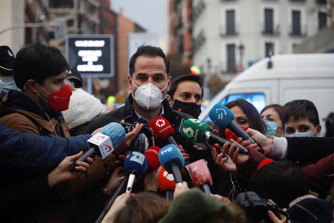 El vicepresidente madrileño, Ignacio Aguado, ha ofrecido declaraciones tras desplazarse a la calle Toledo. 