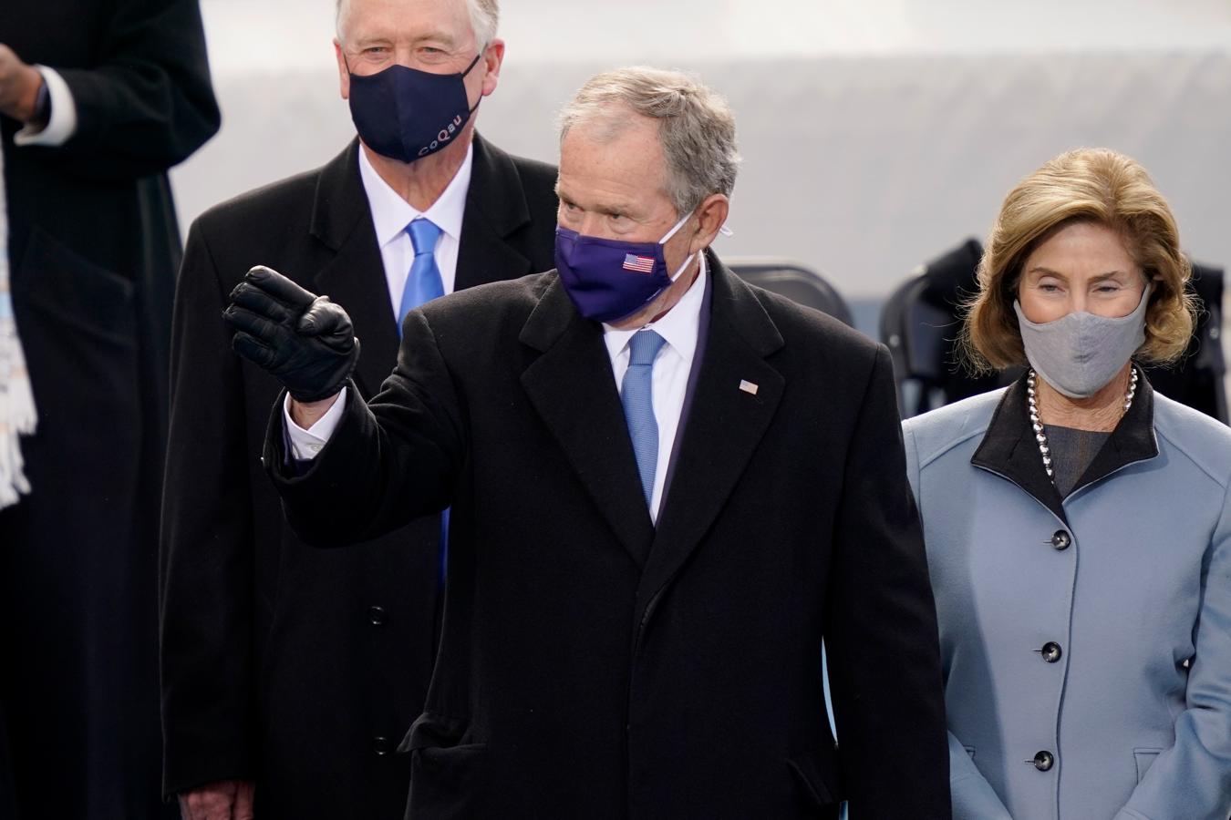 El matrimonio Bush, durante su llegada a la investidura. 