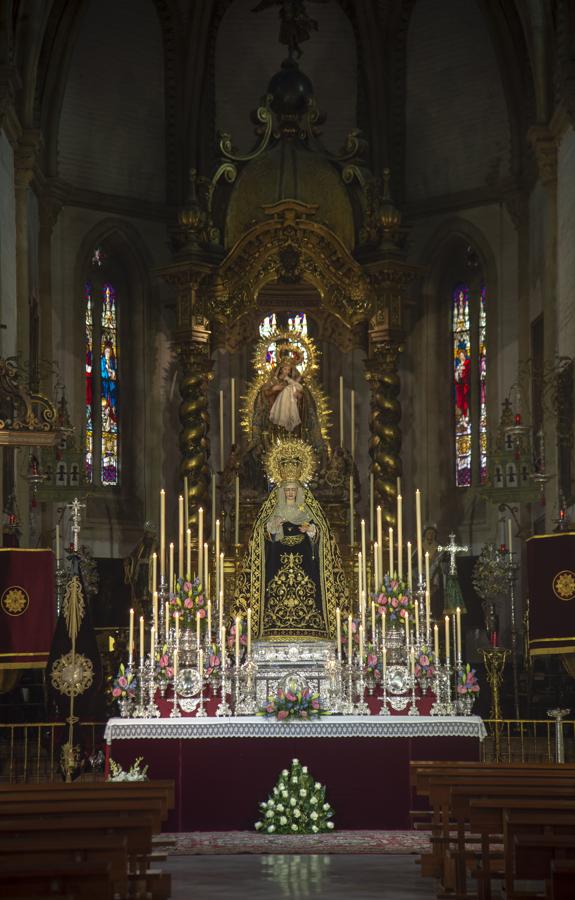 El altar del 75 aniversario de la Virgen de Gracia y Amparo