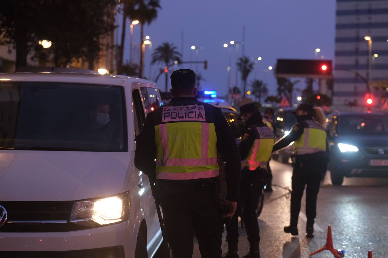 FOTOS: Controles en la entrada de Cádiz para vigilar el cierre perimetral