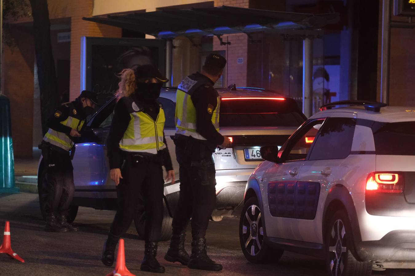 FOTOS: Controles en la entrada de Cádiz para vigilar el cierre perimetral