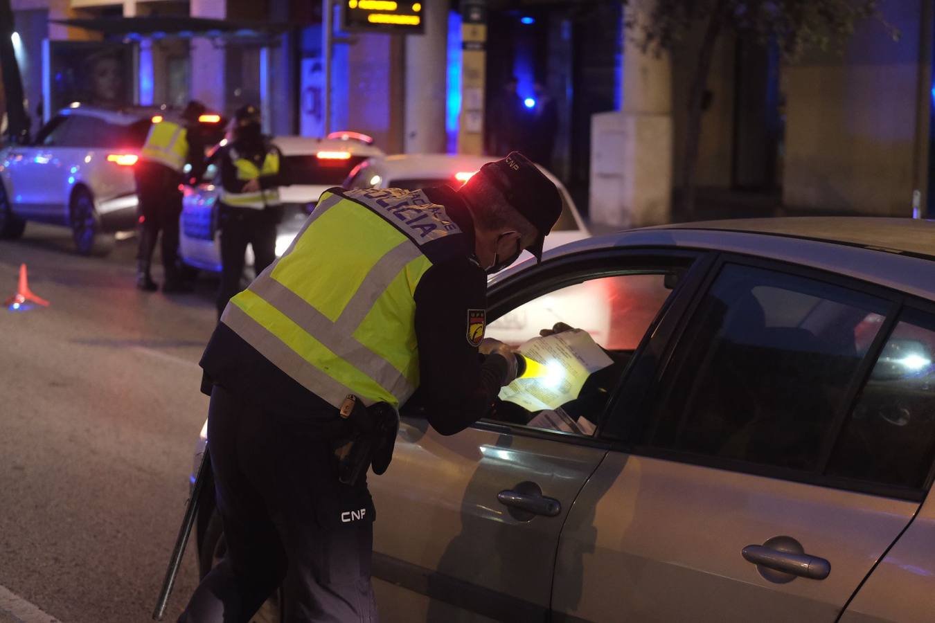 FOTOS: Controles en la entrada de Cádiz para vigilar el cierre perimetral