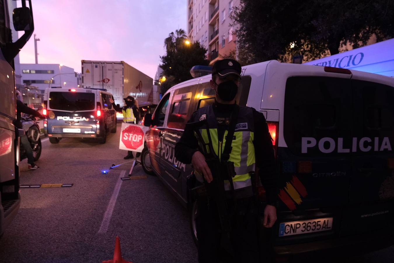 FOTOS: Controles en la entrada de Cádiz para vigilar el cierre perimetral