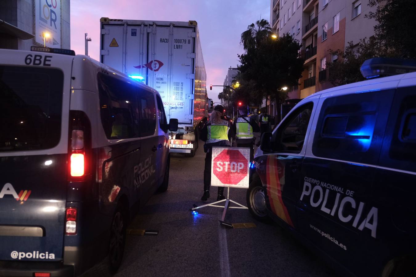 FOTOS: Controles en la entrada de Cádiz para vigilar el cierre perimetral