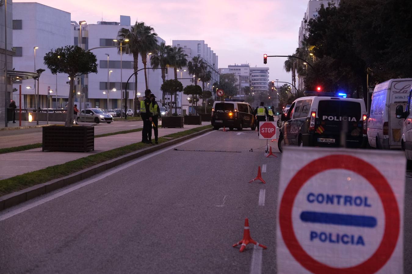 FOTOS: Controles en la entrada de Cádiz para vigilar el cierre perimetral