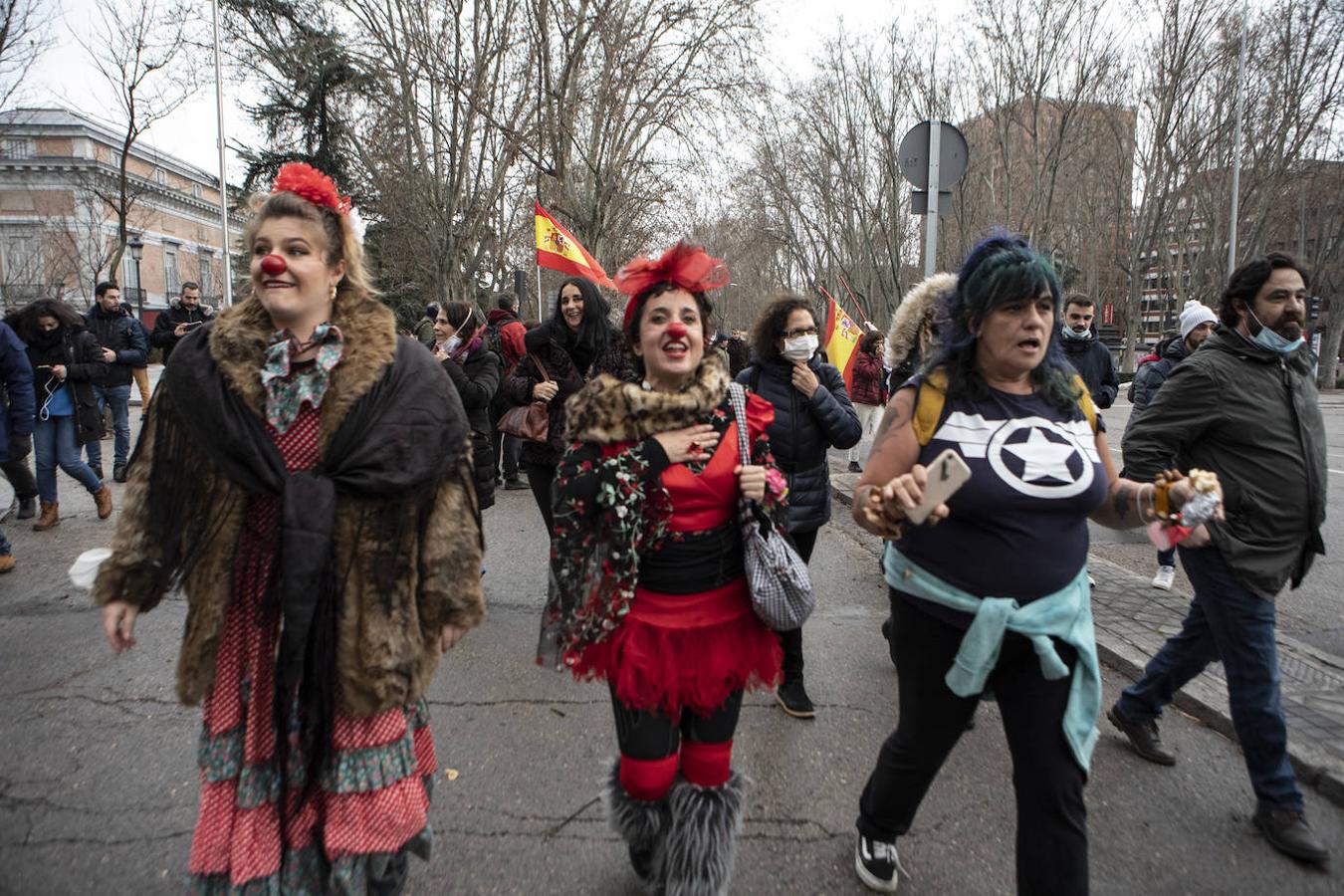 Manifestación negacionista sin mascarillas en Madrid, con los hospitales sobrepasados