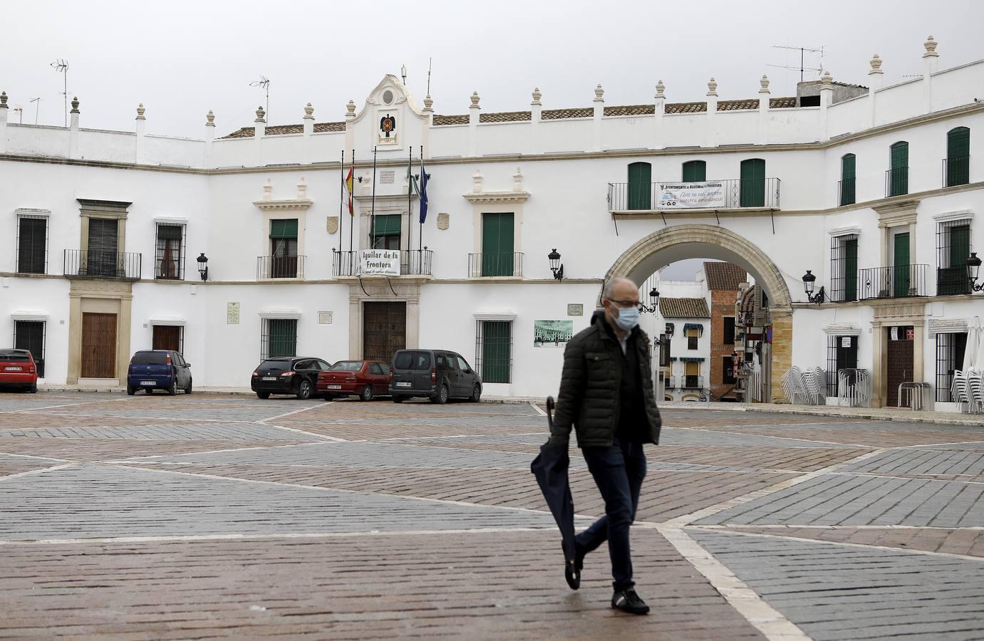 La vida cotidiana en Aguilar tras perder la cruz, en imágenes