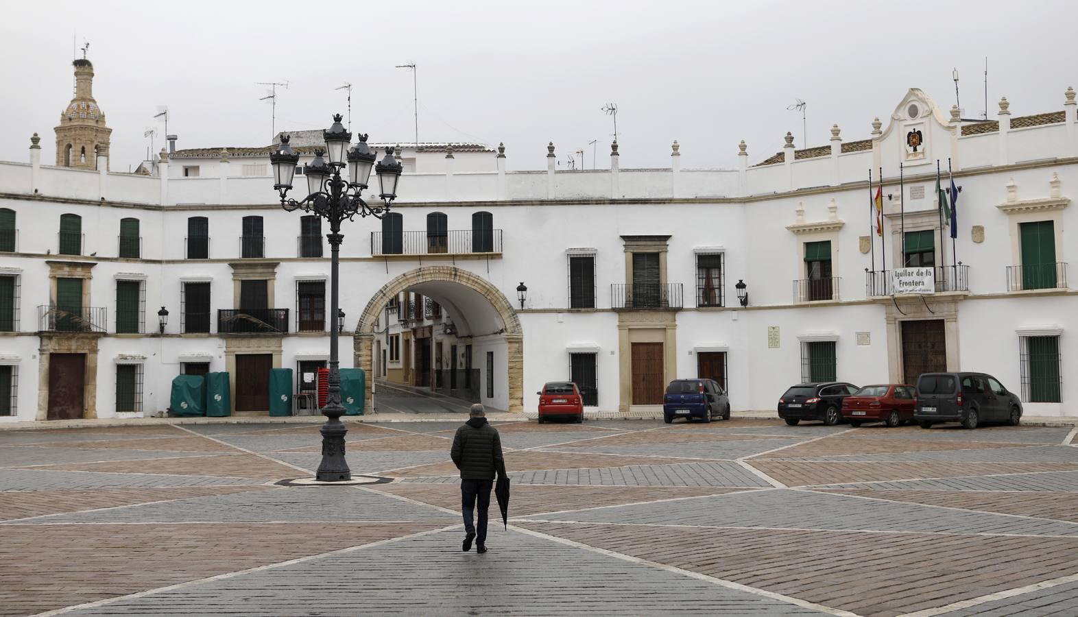 La vida cotidiana en Aguilar tras perder la cruz, en imágenes