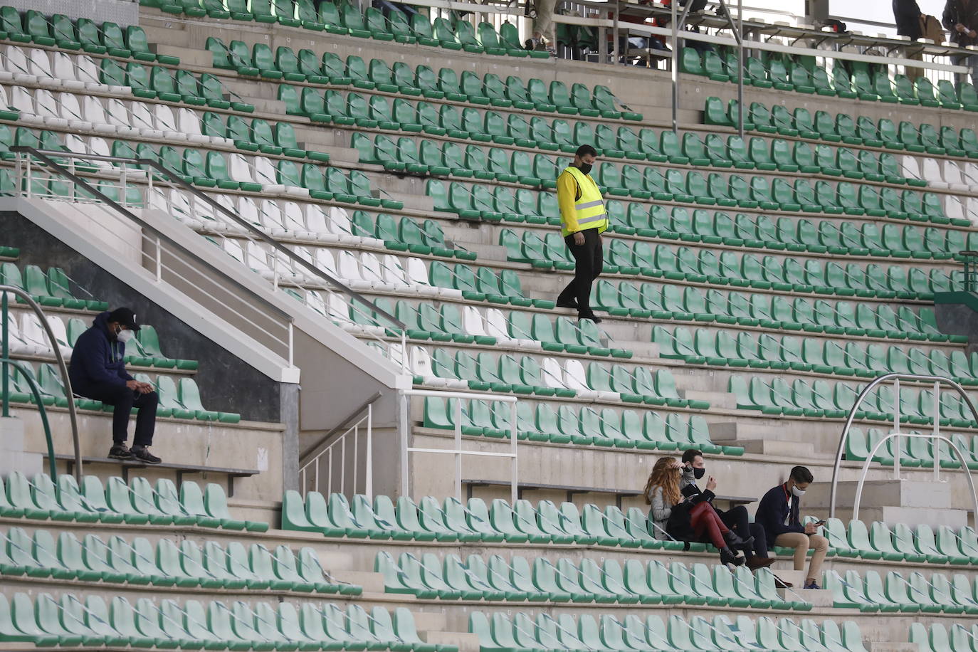 El silencio de El Arcángel vacío en el Córdoba CF - Yeclano, en imágenes