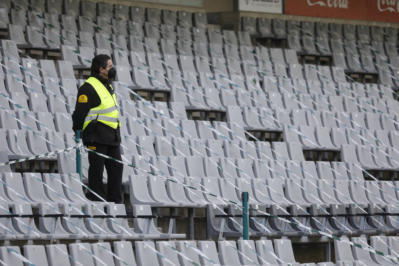 El silencio de El Arcángel vacío en el Córdoba CF - Yeclano, en imágenes