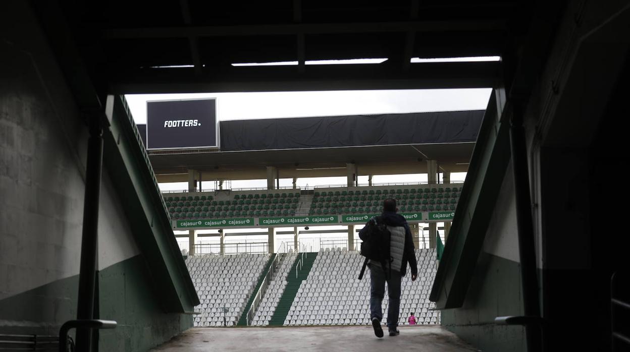 El silencio de El Arcángel vacío en el Córdoba CF - Yeclano, en imágenes