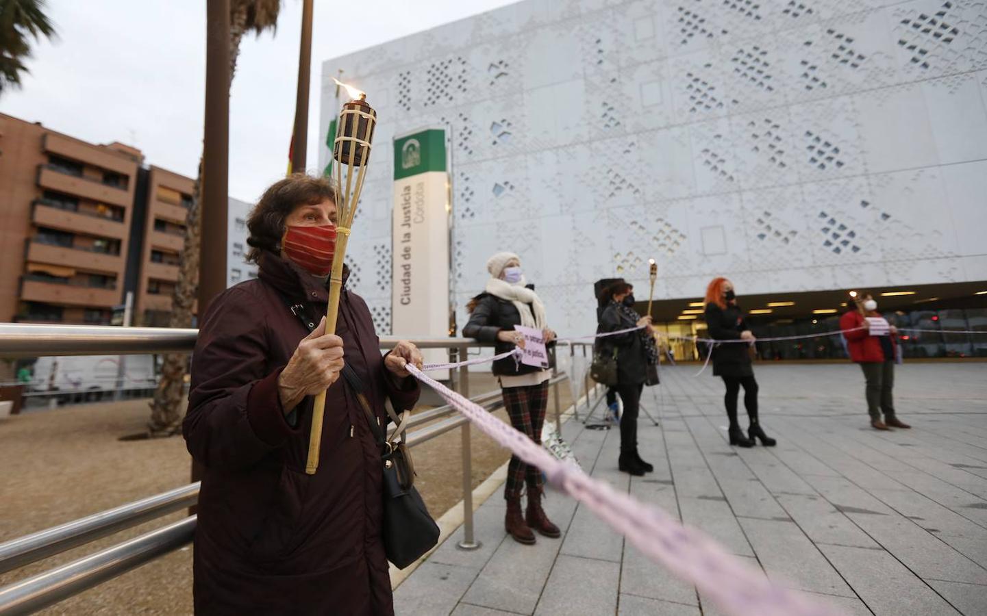 La concentración de la Plataforma contra la Violencia a las Mujeres, en imágenes