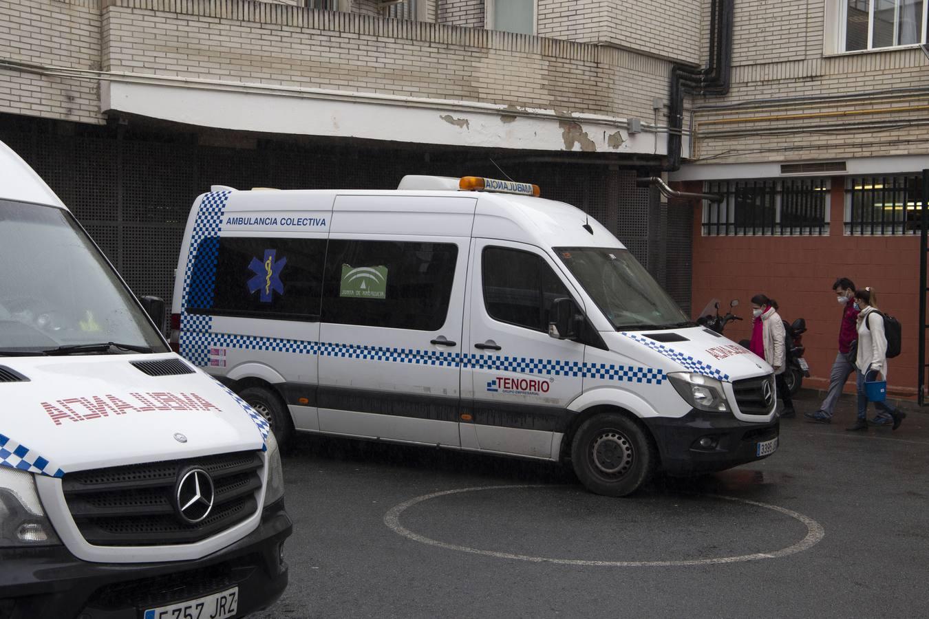 Ambiente del Hospital Universitario de Valme en Sevilla, en imágenes