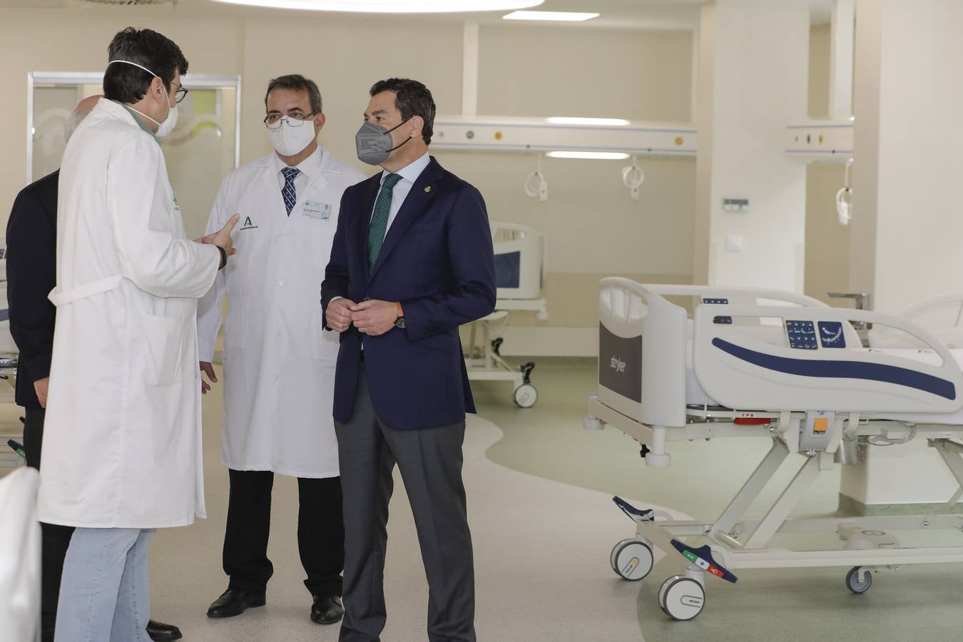 Juanma Moreno visita las nuevas instalaciones del Hospital Infantil del Virgen del Rocío