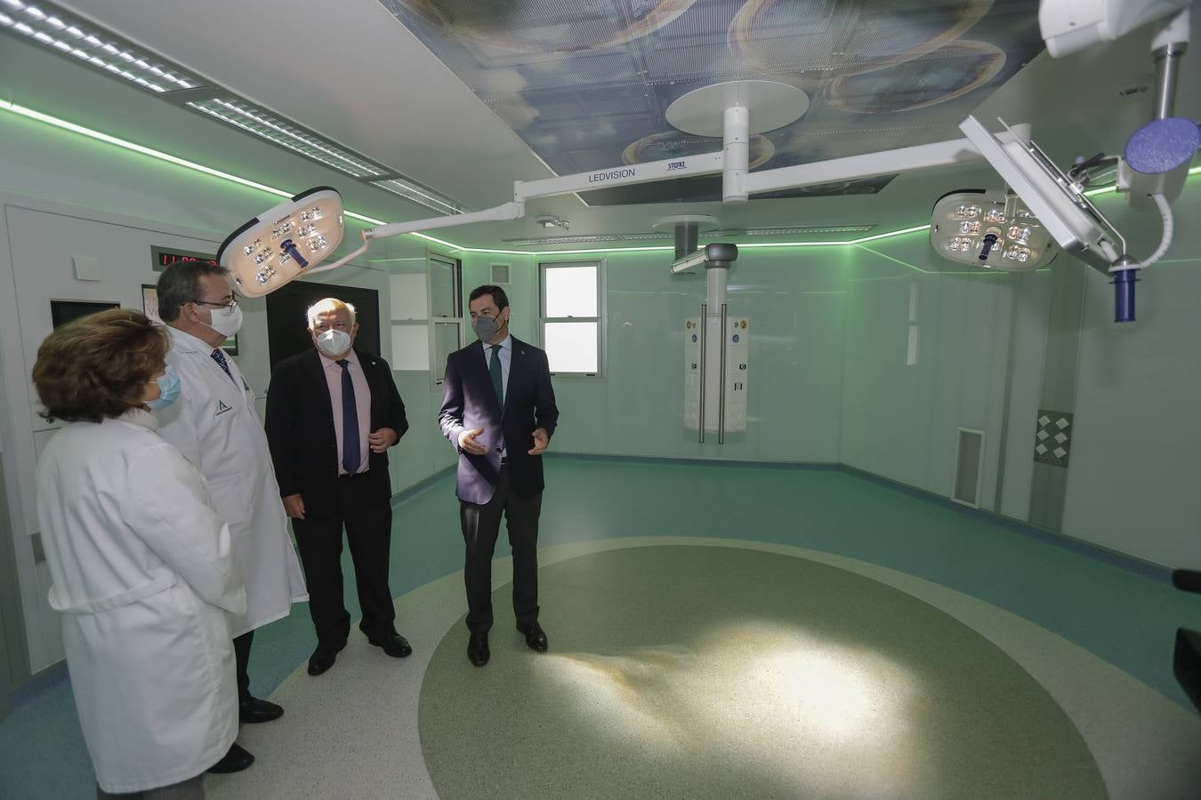 Juanma Moreno visita las nuevas instalaciones del Hospital Infantil del Virgen del Rocío