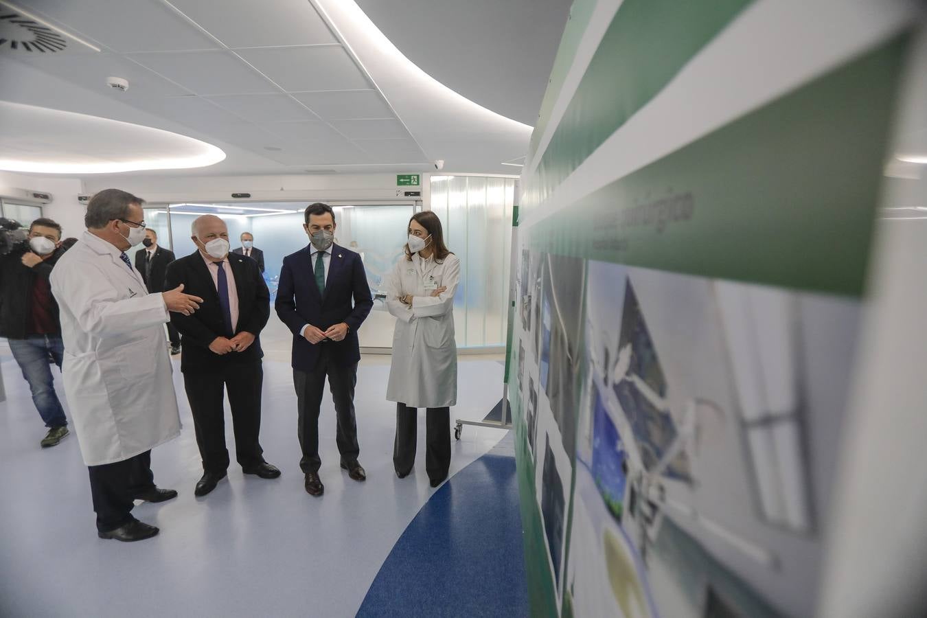 Juanma Moreno visita las nuevas instalaciones del Hospital Infantil del Virgen del Rocío