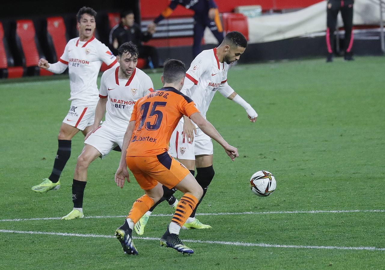 Las mejores imágenes del partido entre el Sevilla F.C. y el Valencia C.F.