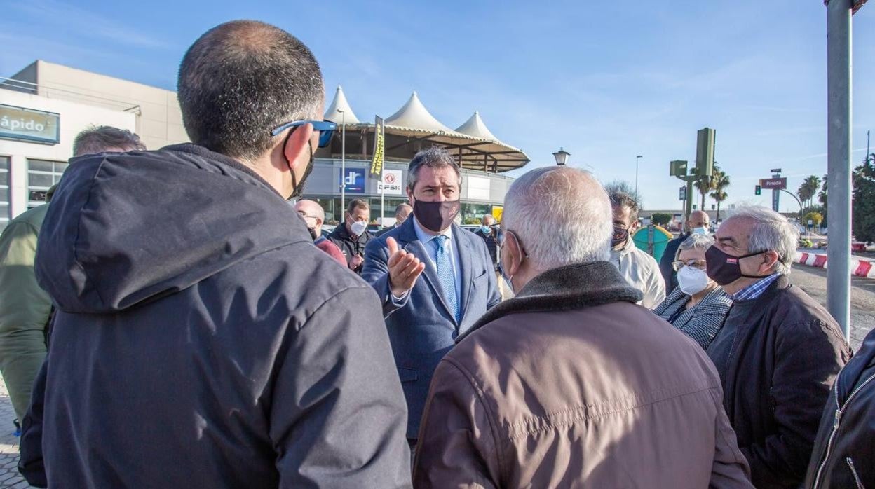 El alcalde de Sevilla anuncia inversiones en Bellavista