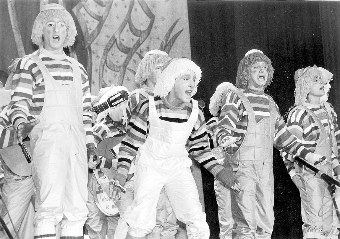 'Entre tus brazos', una de las comparsas más aplaudidas de Martínez Ares en la década de los 80 (1988)