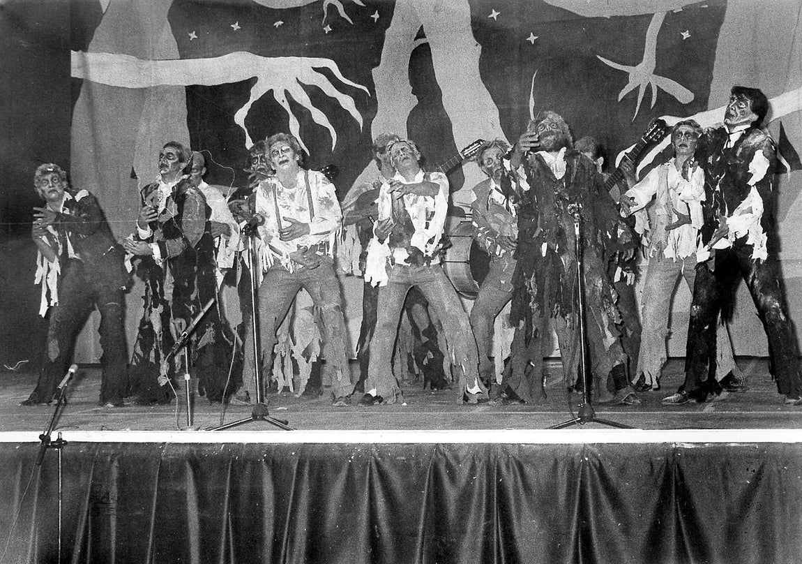 'Zombis', comaprsa de Martínez Ares. En el grupo ya estaba un joven Subiela (1985)