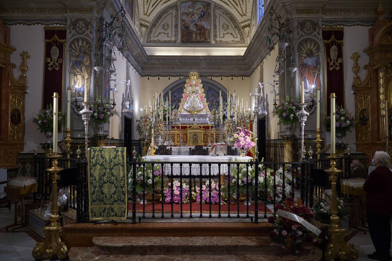 La Virgen del Rocío se engalana para celebrar la Candelaria