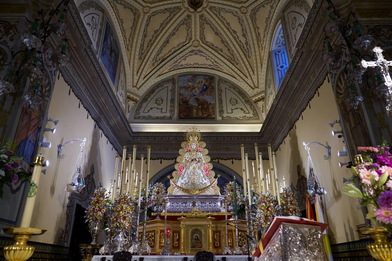 La Virgen del Rocío se engalana para celebrar la Candelaria