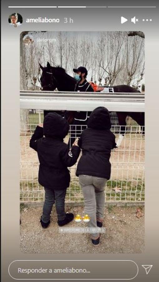 En el hipódromo. Amelia Bono ha acudido junto a sus hijos y su hermano, José Bono, al Hipódromo de la Zarzuela