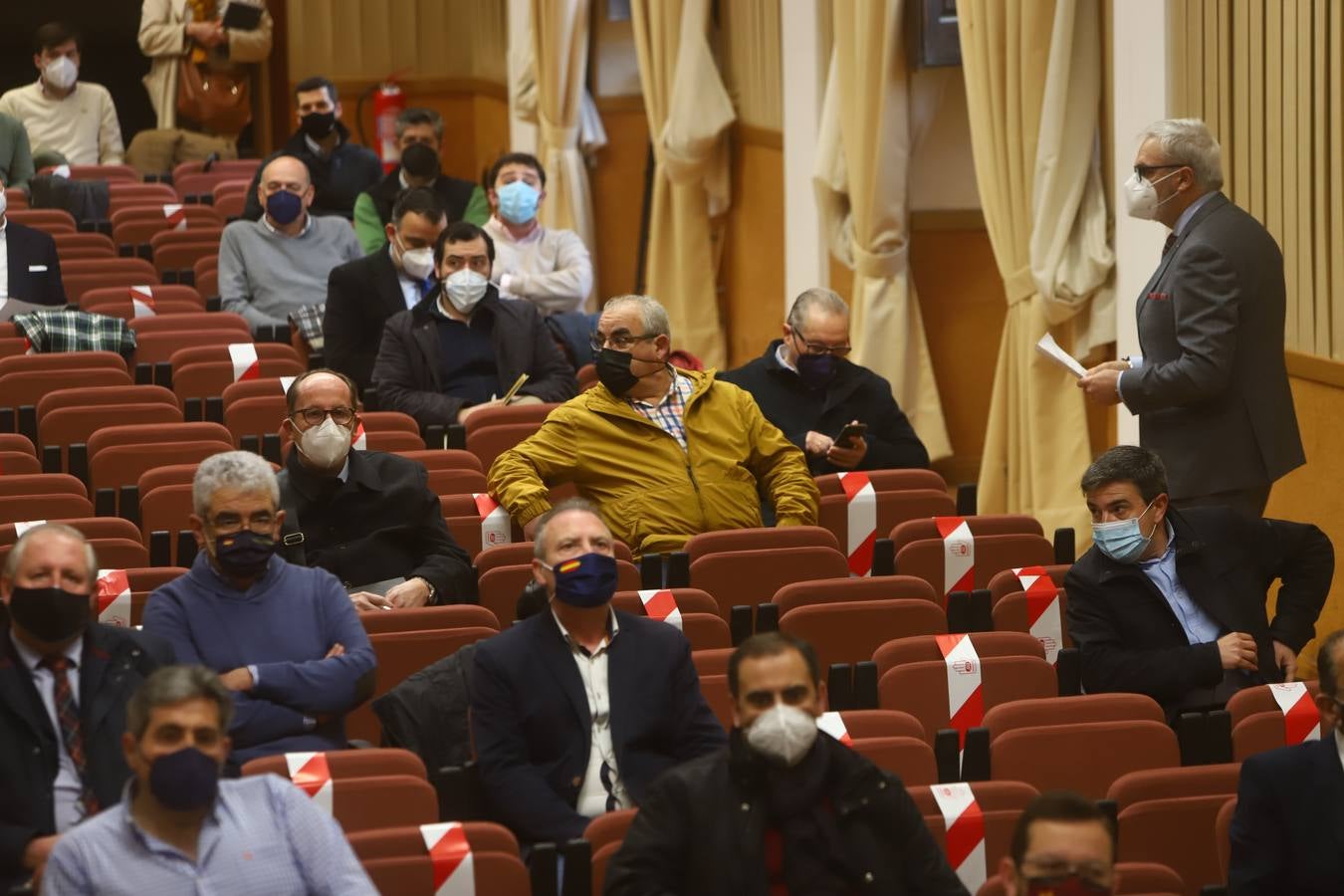 En imágenes, la asamblea de las hermandades y cofradías de Córdoba