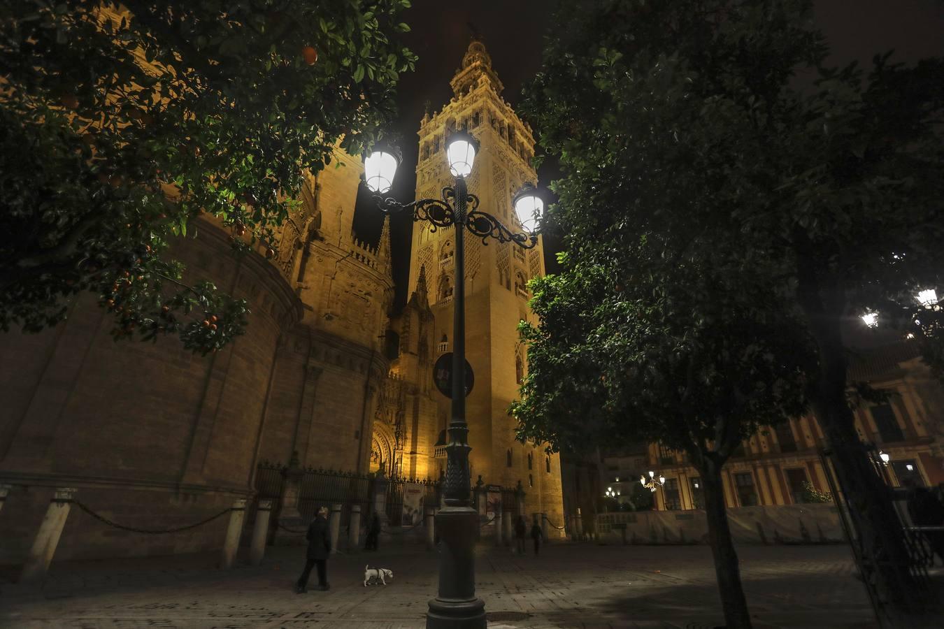 En Imágenes, el Ayuntamiento defiende la iluminación de la calle Mateos Gago