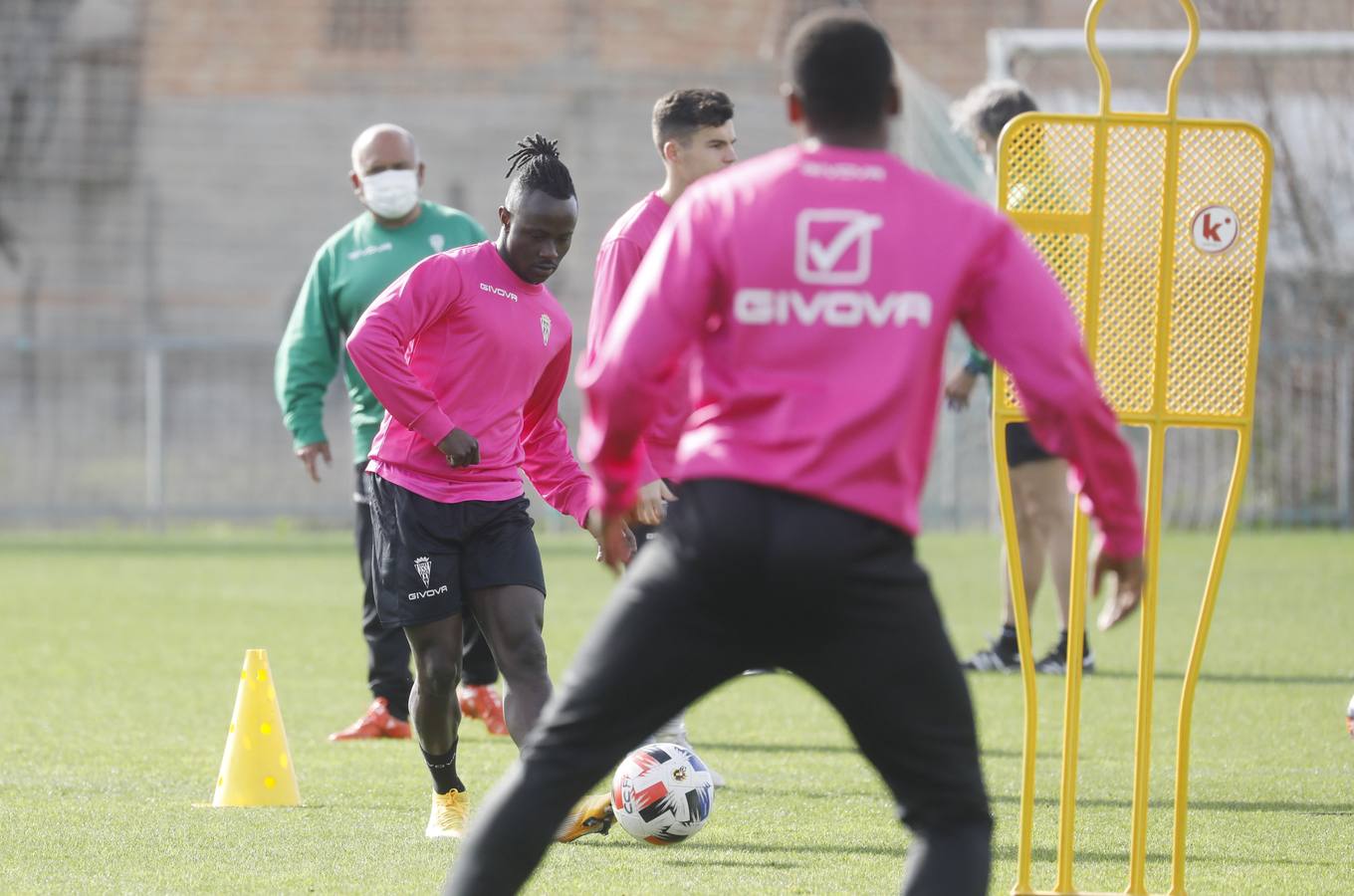 El primer día de Moussa Sidibé en el entreno del Córdoba CF, en imágenes