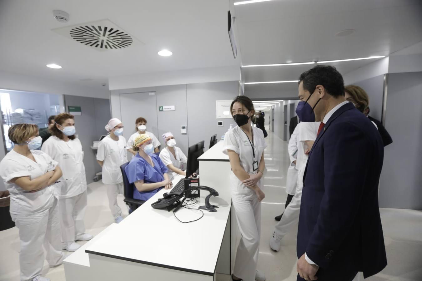 Juanma Moreno inaugura el Hospital Militar de Sevilla