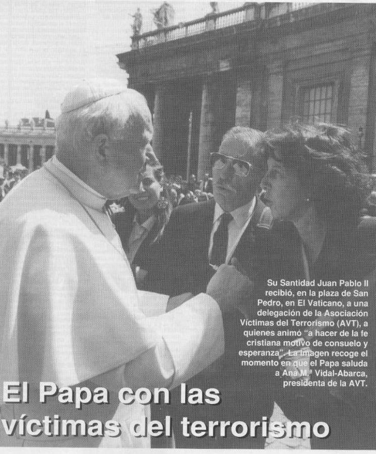 El «consuelo y esperanza» de Juan Pablo II. En 1993, el Papa Juan Pablo II recibió en el Vaticano a una representación de la AVT, como reflejó ABC. Animó a la asociación a «hacer de la fe cristiana motivo de consuelo y esperanza».