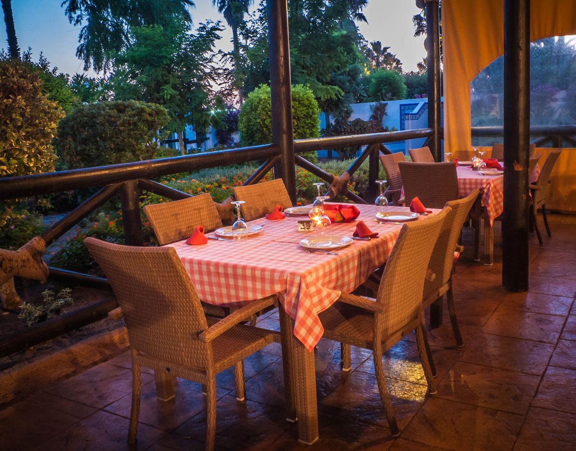 El hotel que Amancio Ortega ha comprado en Cádiz. Cuenta con diversos restaurantes con diferentes tipos de gastronomía con las que satisfacer hasta los paladares más exquisitos.