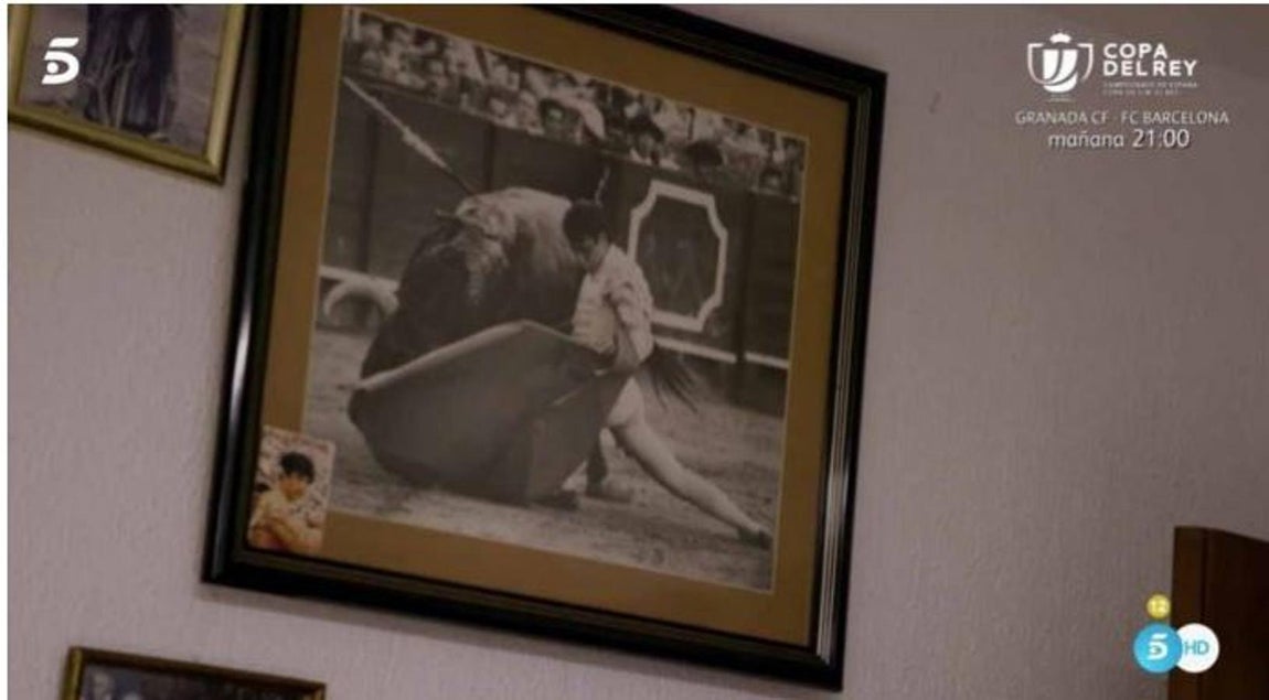 Cuenta además con un sinfín de retratos y marcos de Ortega Cano toreando. 