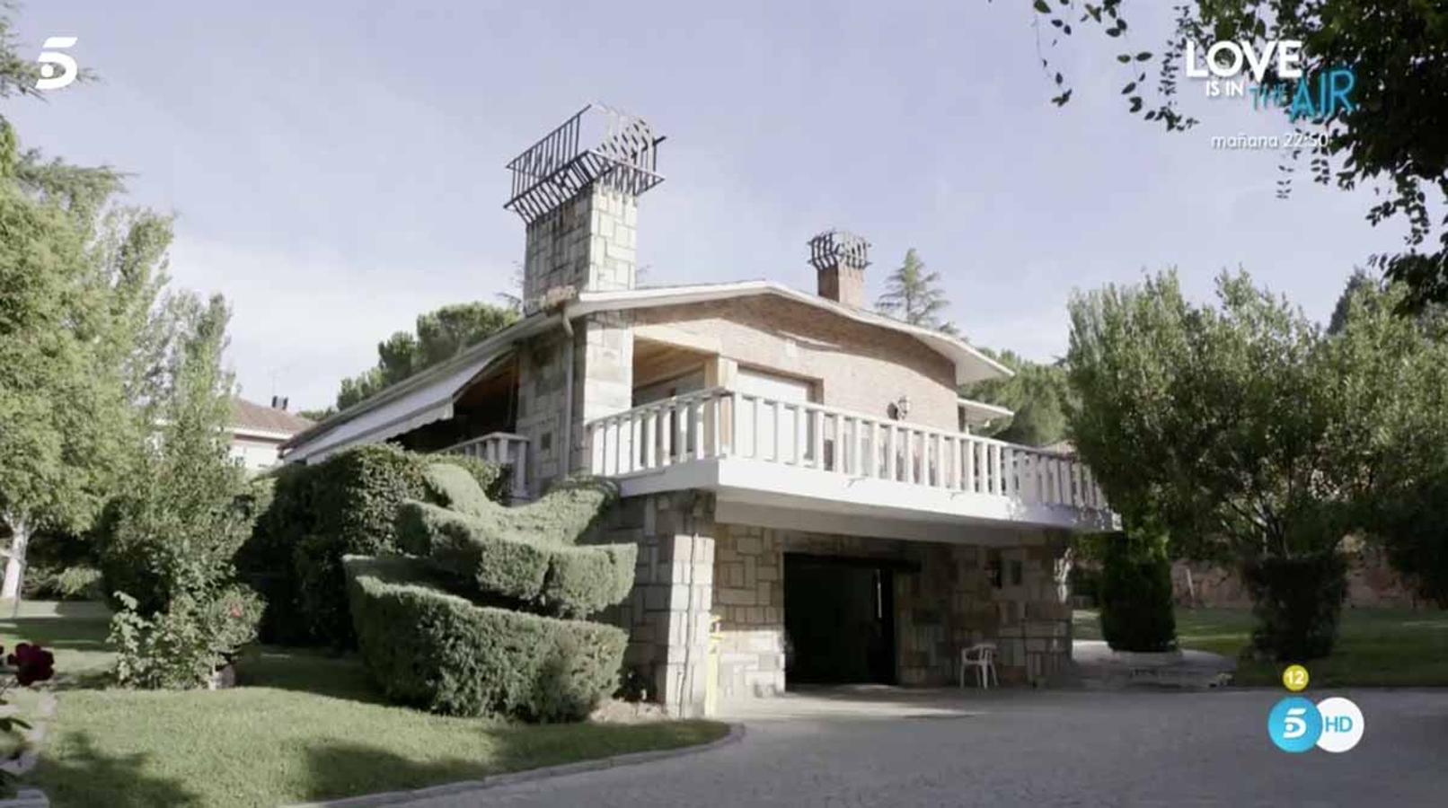 Del busto gigante que preside el jardín al taller de costura: así es la casa de Ortega Cano y Ana María Aldón