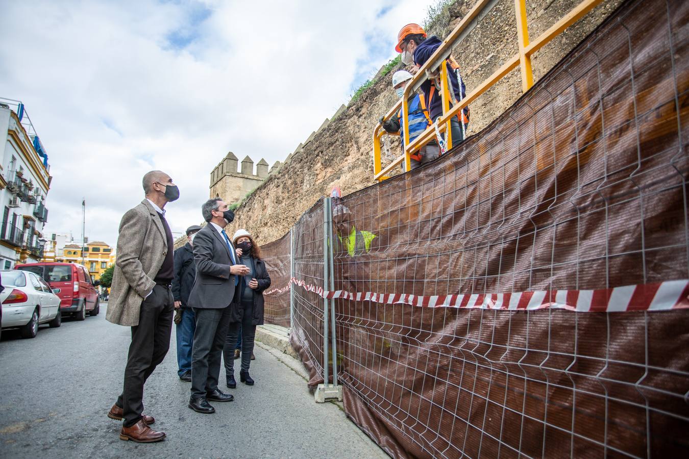 Primera fase de los trabajos de restauración de la muralla de la Macarena