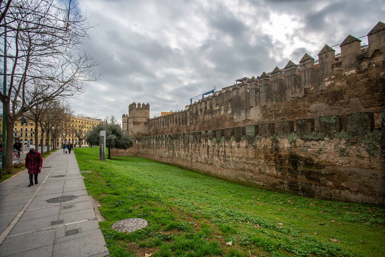 Primera fase de los trabajos de restauración de la muralla de la Macarena