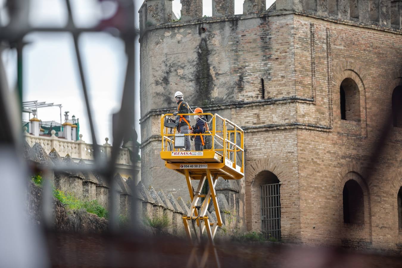 Primera fase de los trabajos de restauración de la muralla de la Macarena