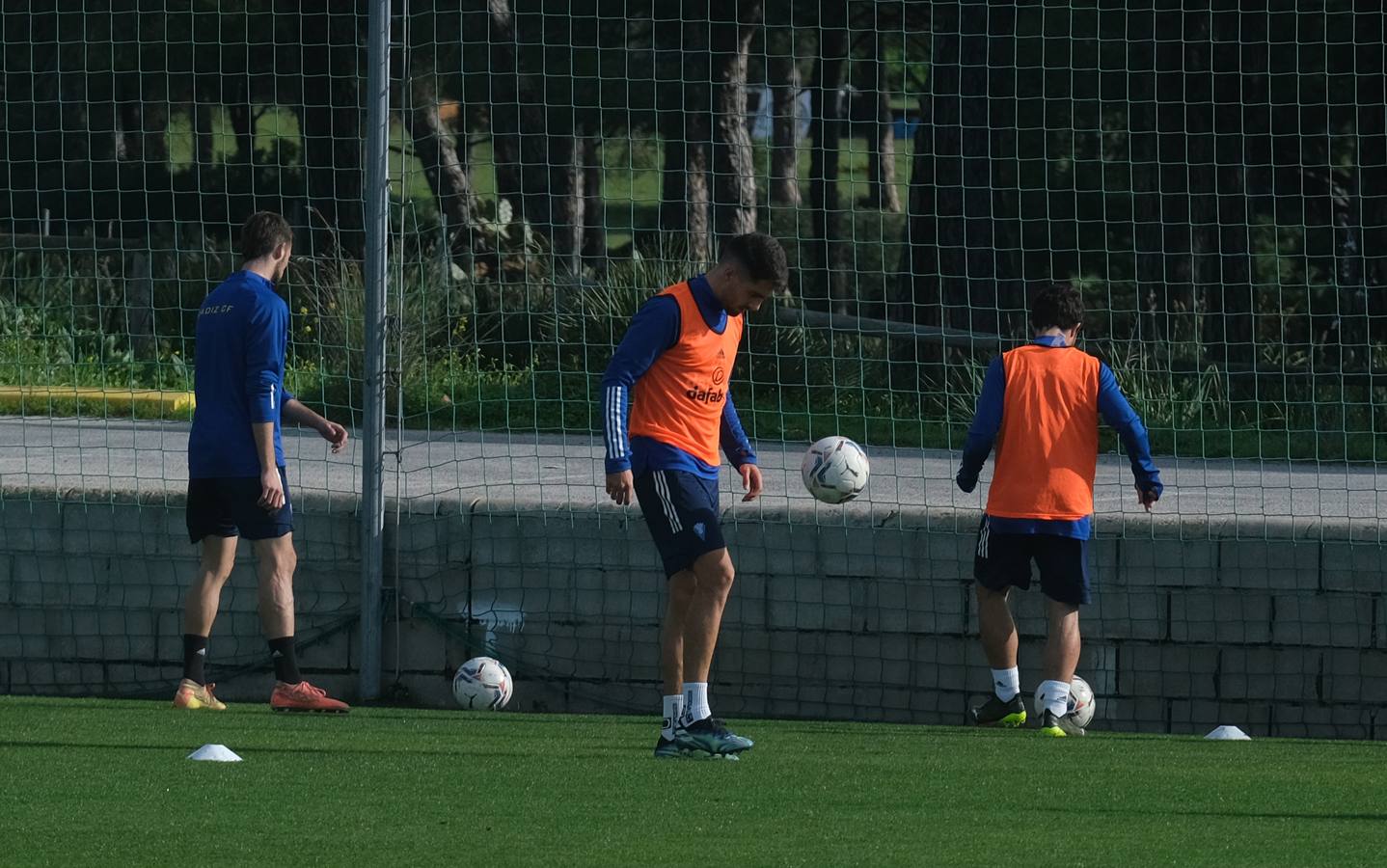 FOTOS: El Cádiz CF ya entrena con sus dos nuevos refuerzos