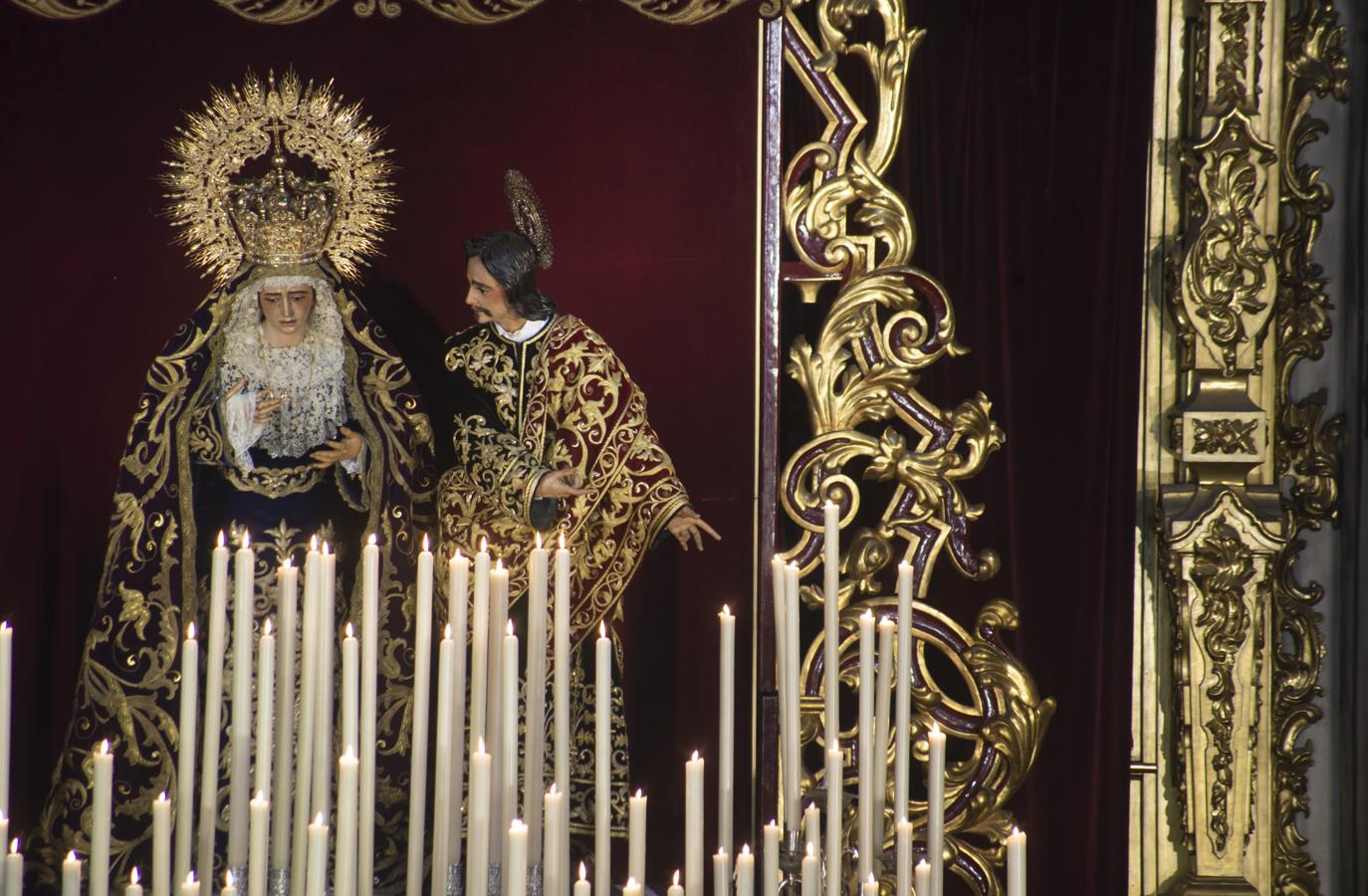 La Virgen de la Amargura, en el altar mayor de San Juan de la Palma