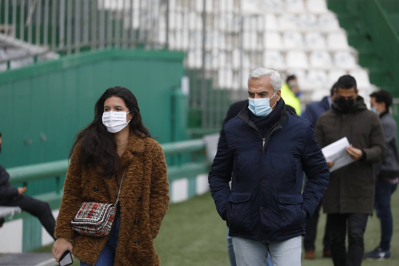 El gélido ambiente del Córdoba CF - Recreativo Granada a puerta cerrada, en imágenes