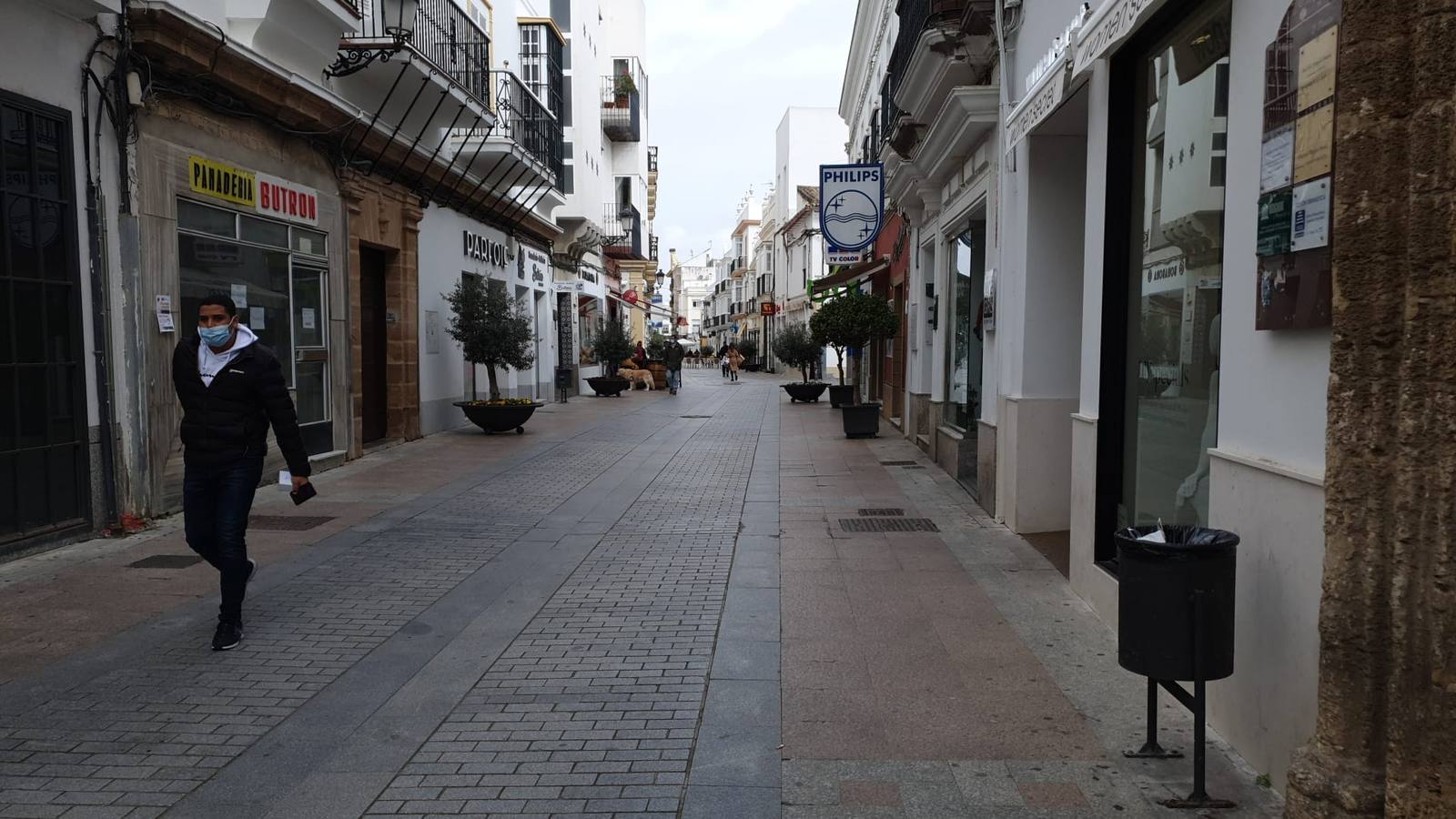 FOTOS: Chiclana tiene que cerrar su comercio no esencial por la pandemia