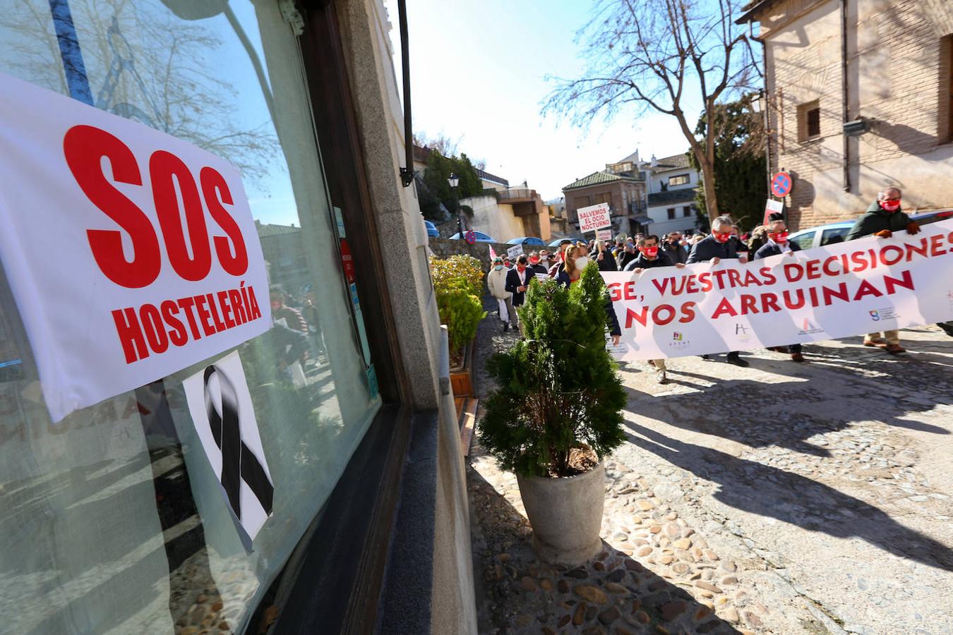 La protesta de los hosteleros en Toledo, en imágenes