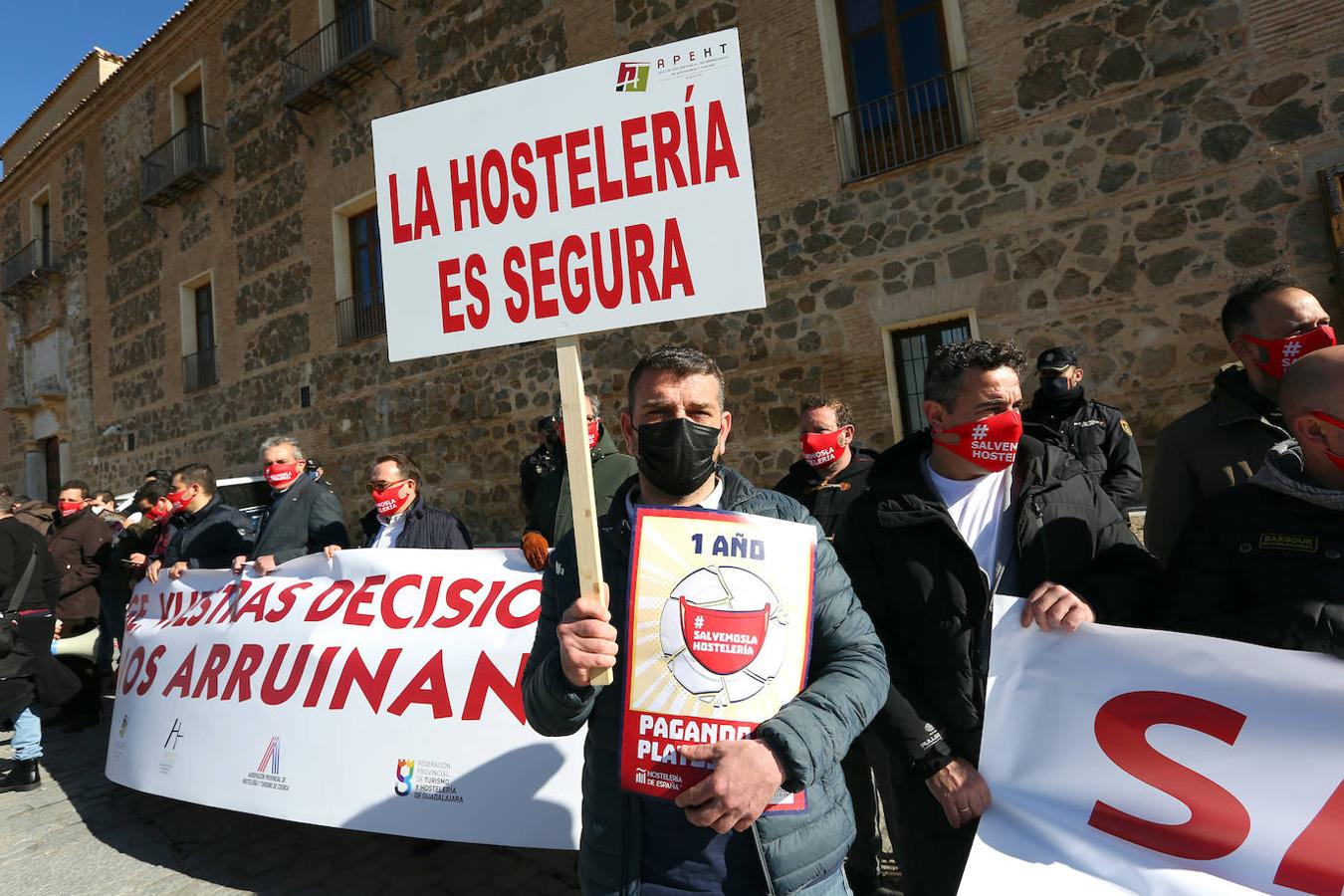 La protesta de los hosteleros en Toledo, en imágenes