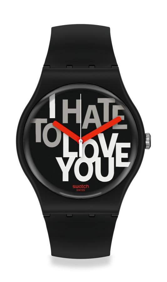 La edición limitada HATE 2 LOVE de Swatch. Durante el día, su dial negro muestra la frase «Odio amarte». Sin embargo, al caer la noche, son las palabras «Te amo» las que aparecerán iluminadas (precio: 75€)