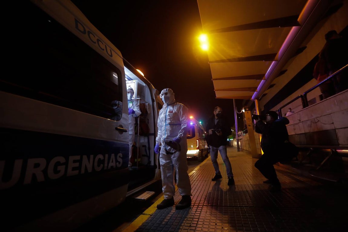 FOTOS: Así ha sido el incendio en el hospital Puerta del Mar de Cádiz