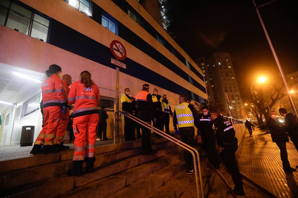 FOTOS: Así ha sido el incendio en el hospital Puerta del Mar de Cádiz