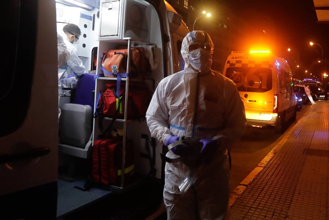 FOTOS: Así ha sido el incendio en el hospital Puerta del Mar de Cádiz