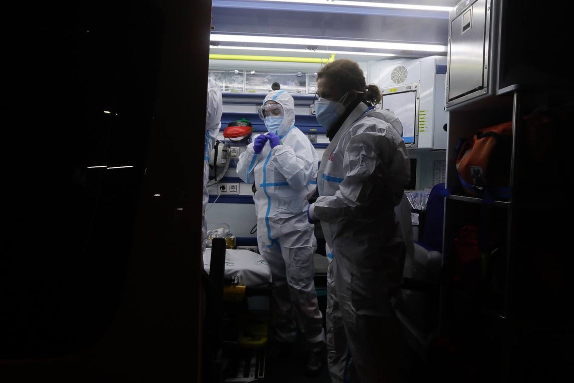 FOTOS: Así ha sido el incendio en el hospital Puerta del Mar de Cádiz