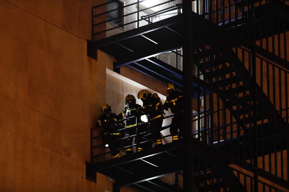 FOTOS: Así ha sido el incendio en el hospital Puerta del Mar de Cádiz